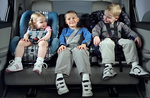 Детское такси минивэн с креслами заказать в аэропорты Москвы