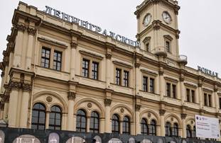 Заказать такси минивэн трансфер до Ленинградского вокзала